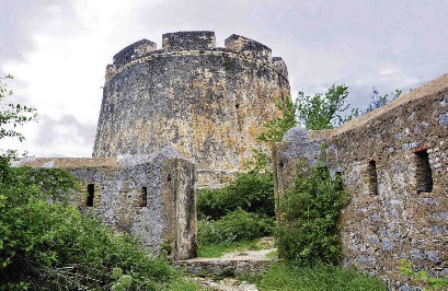 Fort Beekenburg werd in 1703 aan de Caracasbaai gebouwd ter verdediging van het Spaanse Water.