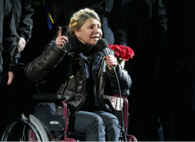 Joelia Timosjenko, de vrijgelaten Oekraiense oud-premier, spreekt het volk toe op Maidan, het centrale plein in de hoofdstad Kiev. 
