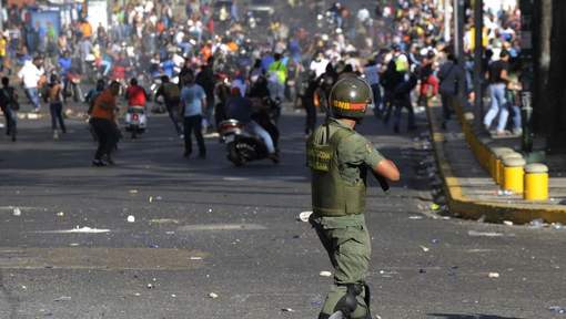 Studenten botsten dinsdag tijdens protesten met de ordepolitie in Caracas. © afp.