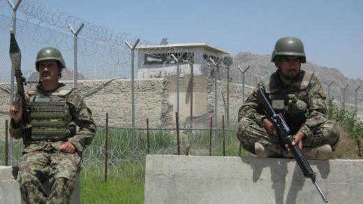 Archieffoto van Afghaanse militairen bij de gevangenis van Kandahar © EPA .