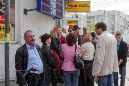 Verontruste klaten voor de 'Ukrainian Black Sea Bank' Foto |  EPA