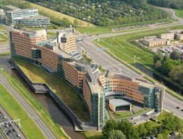 Het kolossale hoofdkantoor in Amstelveen is veel te groot en te duur gebleken voor KPMG. Het pand, beladen met schaamte en schande, dreigt uit te draaien op een financiële ramp voor de accountantsreus. Foto |  OUDSHOORN, RENE 