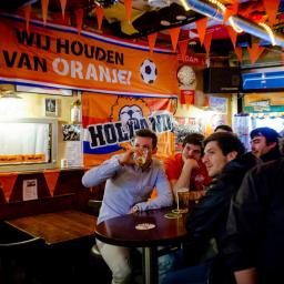 Helft kroegen zond wedstrijd Nederland uit zonder licentie Foto |   ANP
