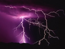 NL: Onweer, hagel en zeer zware windstoten verwacht