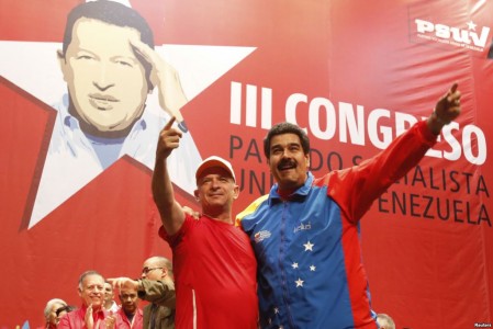 Hugo Carvajal (l) met de Venezolaanse president Nicoals Maduro. Reuters