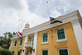 Vlaggen op Curaçao ook halfstok