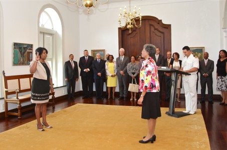 Minister van SOAW Ruthmilda Larmonie-Cecilia (PS)