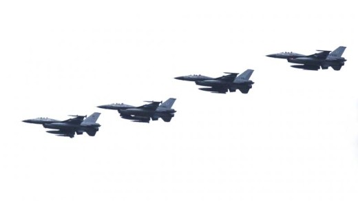 F-16's boven Leeuwarden, vorige week ©ANP.