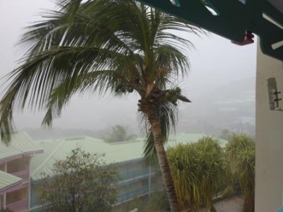 De voorbode van de storm arriveerde maandagmorgen op Sint Maarten - Foto |  Today / Hilbert Haar