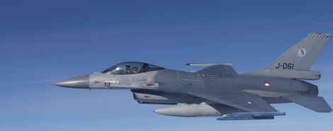 Een F-16 neemt deel aan de oefening Frisian Flag, die door Russische toestellen werd verstoord.