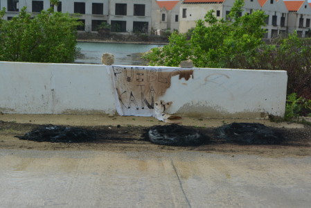 Verbrande autobanden – foto: Extra Bonaire