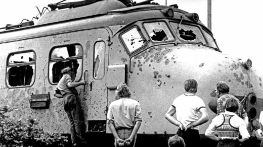 De met kogels doorzeefde trein waarin de kapers werden gedood | ANP .