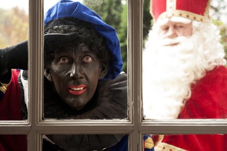 Het is de bedoeling dat de undercover-agenten opgaan in het gewone gevolg van Sinterklaas - Foto |  ANP