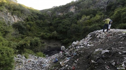 The students are said to have been taken to this rubbish tip outside Cocula | Foto Reuters