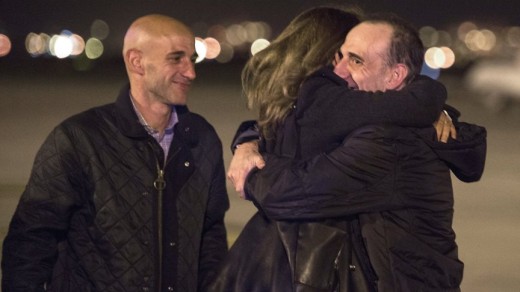 Een Spaanse journalist ziet zijn familie weer, nadat hij een half jaar in Syrië gegijzeld was | Foto EPA 