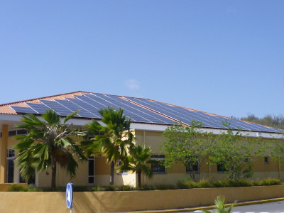 Aanbieders zonnepanelen naar de rechter | Foto Persbureau Curacao