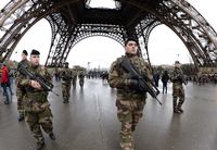 In Frankrijk is de beveiliging tot ongekende hoogten opgeschroefd. Duizenden militairen en agenten bewaken elke plaats die als kwetsbaar wordt beschouwd. Foto: AFP