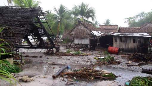 De verwoesting van cycloon Pam op het eiland Kiribati. © getty. 
