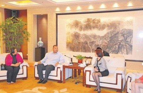 Premier Asjes met zijn vrouw Tara Prins in China.  | FOTO REGERING CURAÇAO