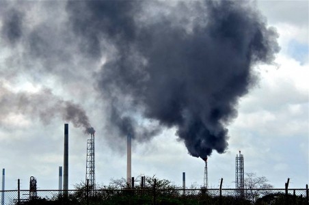 Raffinaderij Isla spant kort geding aan tegen milieugroepen en bewoners | Foto Bea Moedt