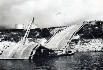 Julianabrug Curacao ingestort op 6 november 1967