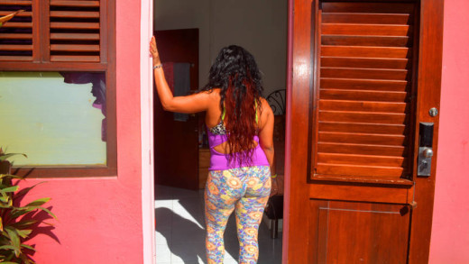 Op Campo Alegre werken vooral vrouwen uit Colombia en de Dominicaanse Republiek | Foto Persbureau Curacao