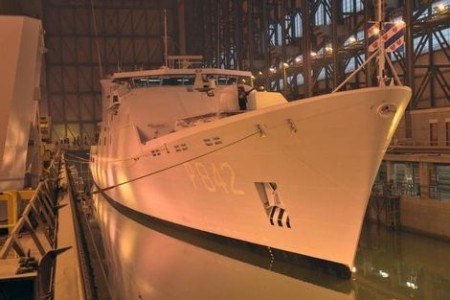 De Zr. Ms. Friesland werd begin 2013 in gebruik genomen. Het schip is nu succesvol in het onderscheppen van drugssmokkelaars in het Caribisch gebied. Foto: MOOIJ, MARTIN 