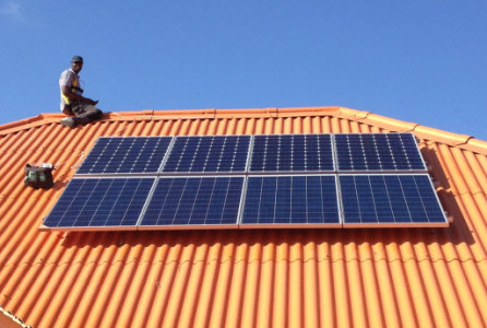 Vijftien basisscholen op Aruba krijgen zonnepanelen