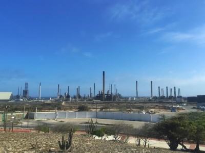De raffinaderij in San Nicolas | foto: Ariën Rasmijn