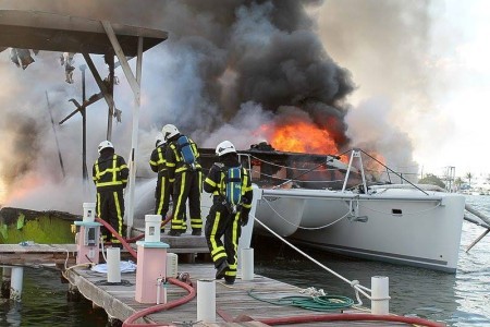 Drie boten uitgebrand op Sint Maarten