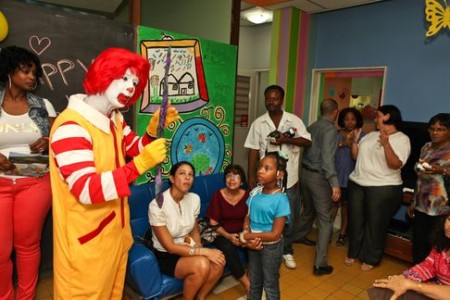 Omdat McDonalds kinderen verslaafd zou maken aan junk food