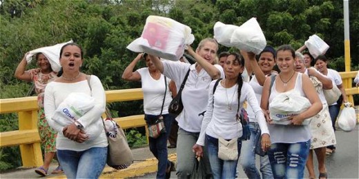 Honderden Venezolanen bestormen Colombiaanse grens op zoek naar eten