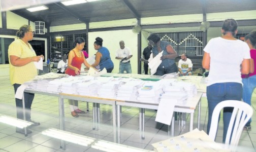 Zeven partijen halen kiesdrempel: dertien partijen bij aankomende verkiezingen | Extra