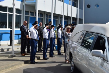 afscheidsceremonie politieagent Bonaire Ferry Bakx