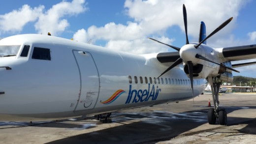 Vliegtuigen InselAir Aruba aan de ketting op Curaçao