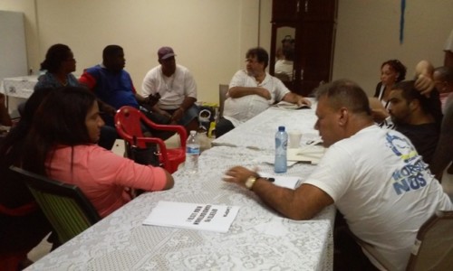 Bijeenkomst bij het hoofdkantoor van Kòrsou di Nos Tur | foto: José Manuel Dias