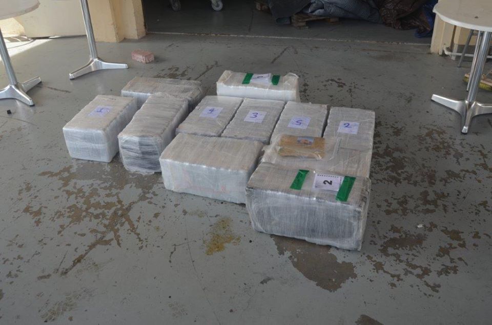 Kustwacht onderschept 220 kilo drugs na wilde achtervolging