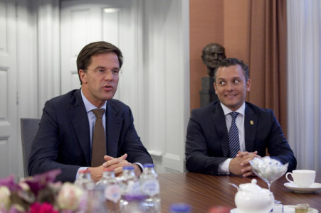 Premier Mark Rutte ontving dinsdagavond Gerrit Schotte, de nieuwe premier van Curaçao, in het Torentje in Den Haag | Foto Bart Maat