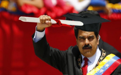 President Maduro kreeg de hoogste academische titel (doctoratus honoris causa) ondanks ingestort land