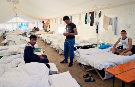 Het azc in Giessen biedt plek voor 6.000 asielzoekers. Veel van hen zijn man. - Foto:EPA